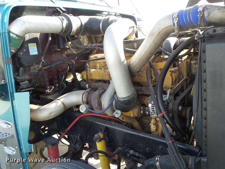 image for item L5706 2001 Freightliner Classic semi truck