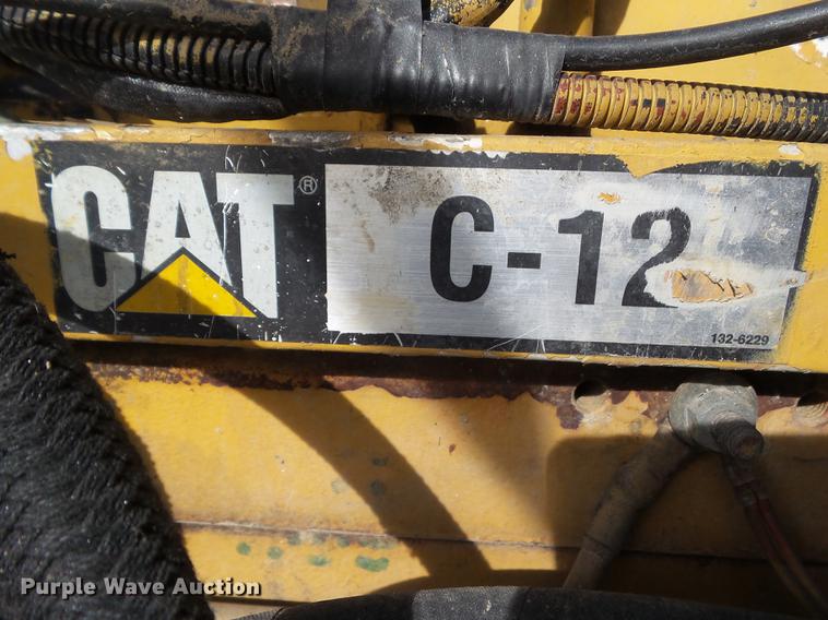 image for item L5706 2001 Freightliner Classic semi truck