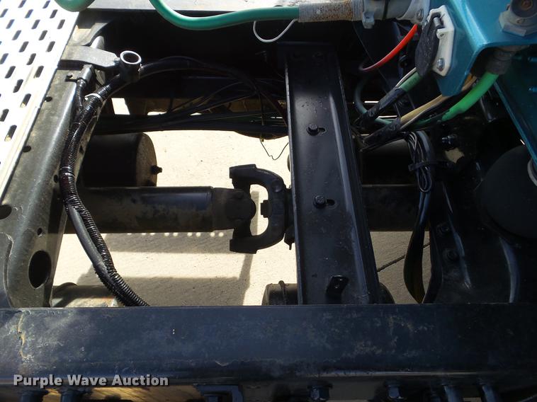 image for item L5706 2001 Freightliner Classic semi truck