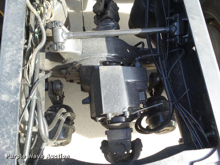 image for item L5706 2001 Freightliner Classic semi truck