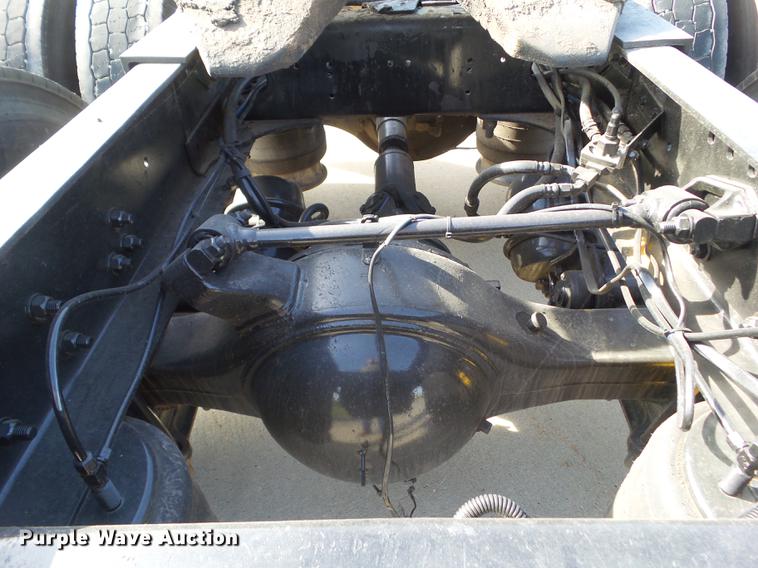 image for item L5706 2001 Freightliner Classic semi truck