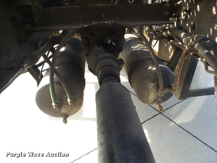 image for item L5706 2001 Freightliner Classic semi truck