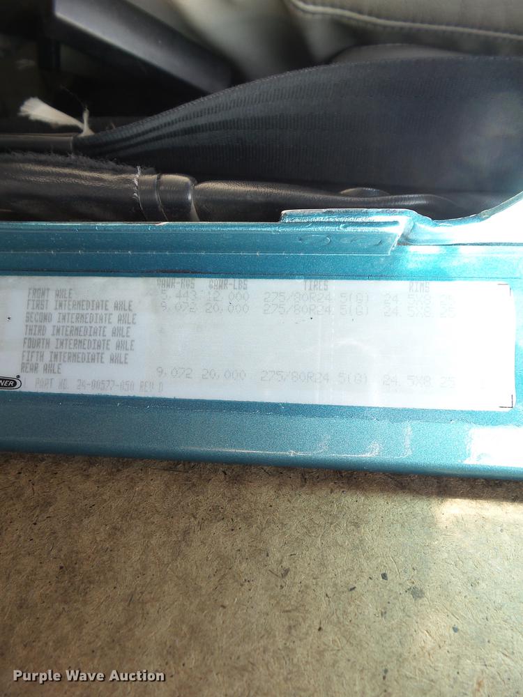 image for item L5706 2001 Freightliner Classic semi truck