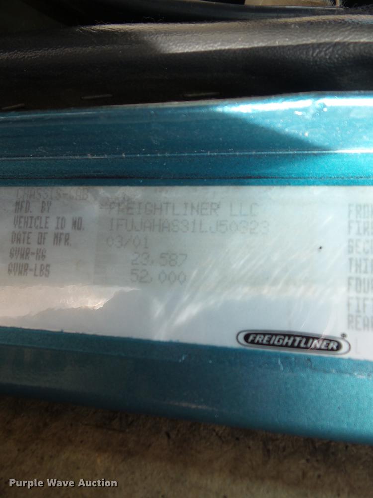 image for item L5706 2001 Freightliner Classic semi truck