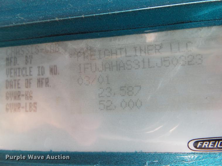 image for item L5706 2001 Freightliner Classic semi truck