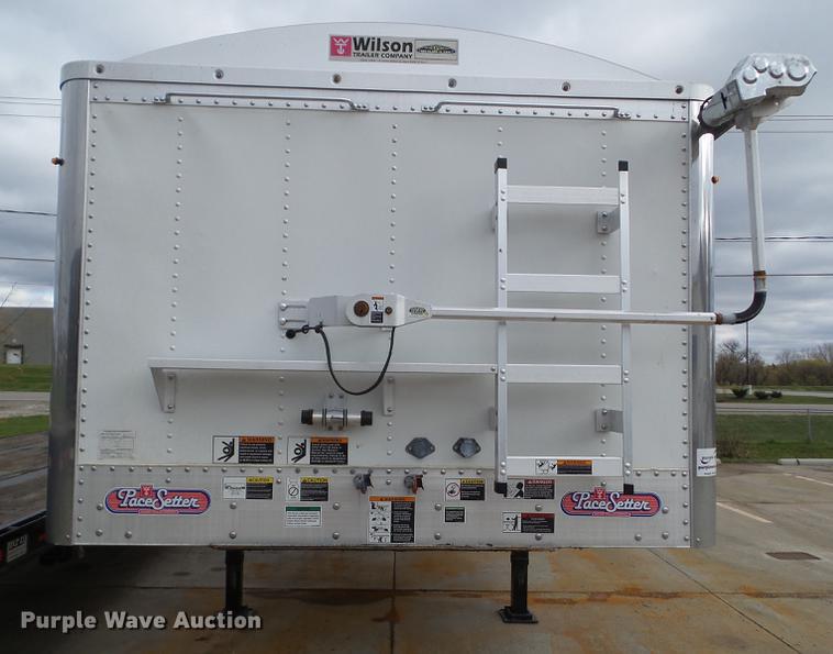 image for item L5716 2010 Wilson DWH-500 double hopper bottom grain trailer
