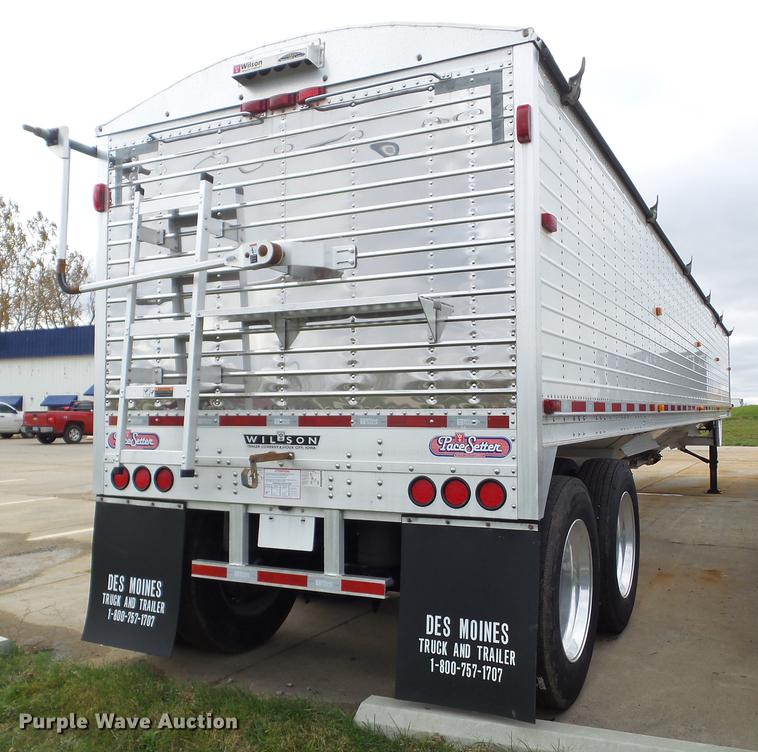 image for item L5716 2010 Wilson DWH-500 double hopper bottom grain trailer