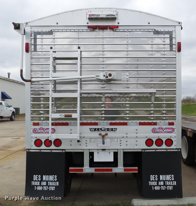 image for item L5716 2010 Wilson DWH-500 double hopper bottom grain trailer