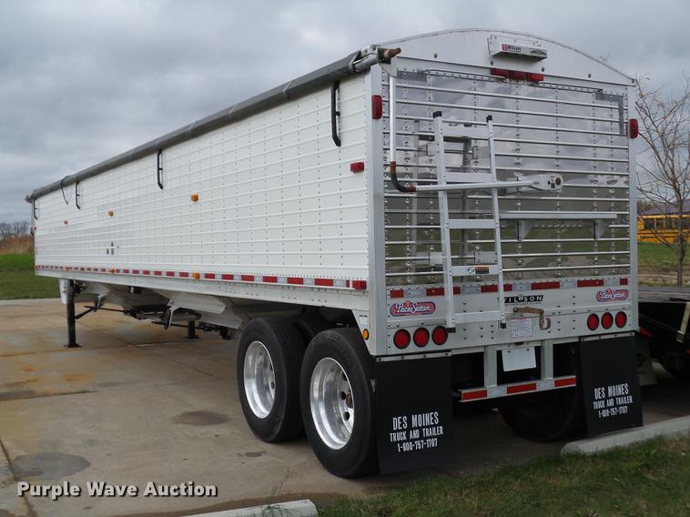 image for item L5716 2010 Wilson DWH-500 double hopper bottom grain trailer