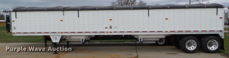 image for item L5716 2010 Wilson DWH-500 double hopper bottom grain trailer