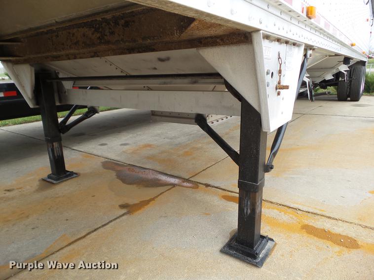 image for item L5716 2010 Wilson DWH-500 double hopper bottom grain trailer