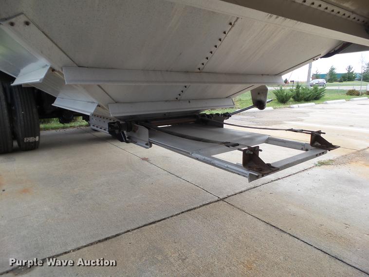 image for item L5716 2010 Wilson DWH-500 double hopper bottom grain trailer