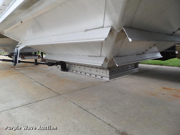 image for item L5716 2010 Wilson DWH-500 double hopper bottom grain trailer