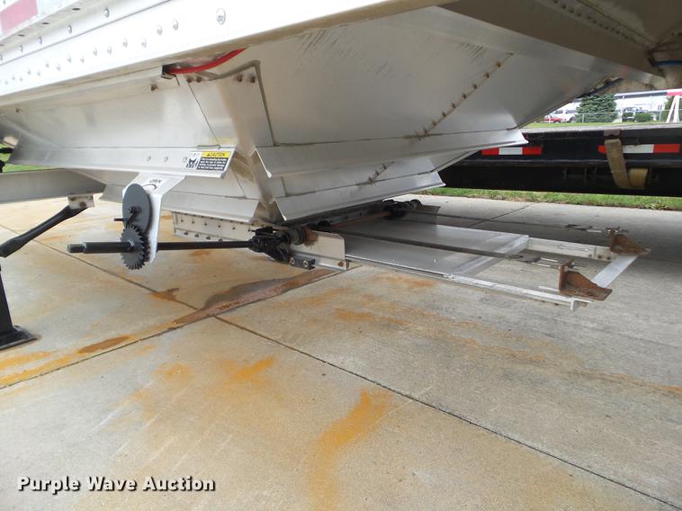 image for item L5716 2010 Wilson DWH-500 double hopper bottom grain trailer