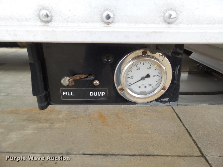 image for item L5716 2010 Wilson DWH-500 double hopper bottom grain trailer