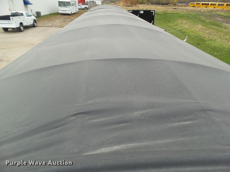 image for item L5716 2010 Wilson DWH-500 double hopper bottom grain trailer