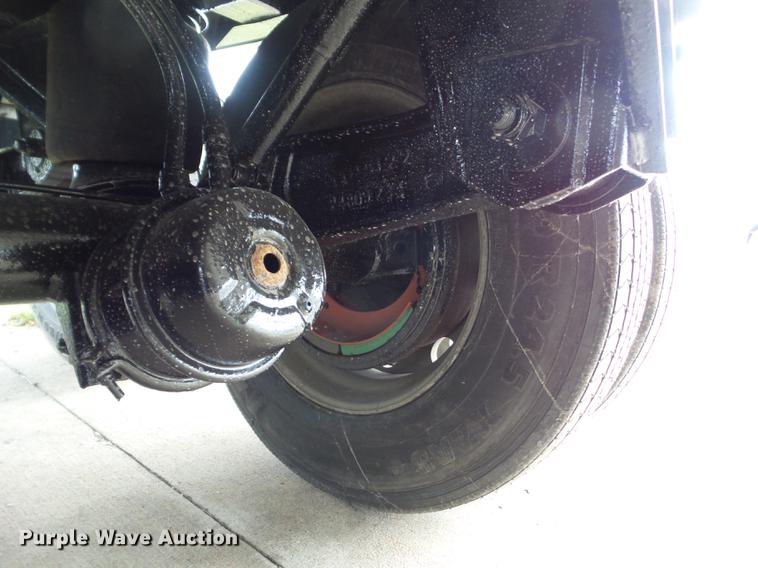 image for item L5716 2010 Wilson DWH-500 double hopper bottom grain trailer