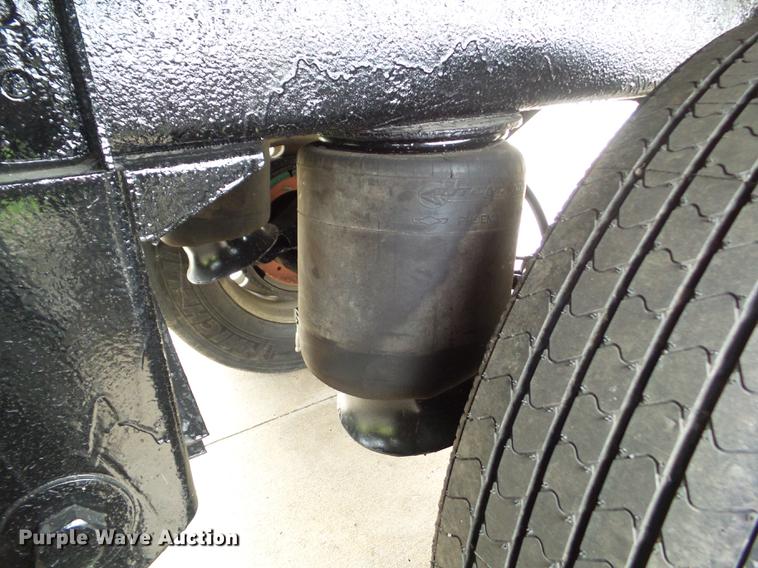 image for item L5716 2010 Wilson DWH-500 double hopper bottom grain trailer