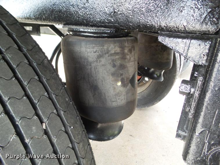 image for item L5716 2010 Wilson DWH-500 double hopper bottom grain trailer