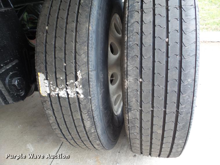 image for item L5716 2010 Wilson DWH-500 double hopper bottom grain trailer