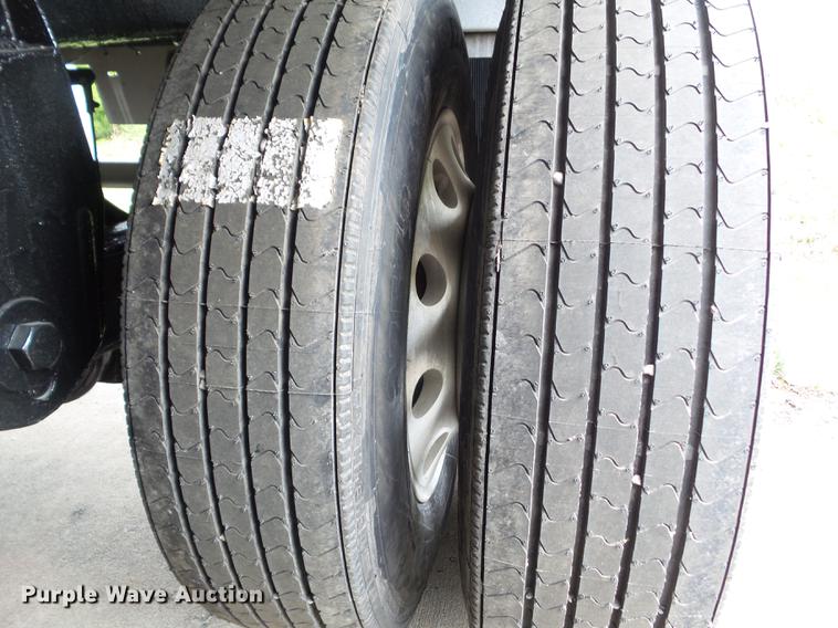 image for item L5716 2010 Wilson DWH-500 double hopper bottom grain trailer