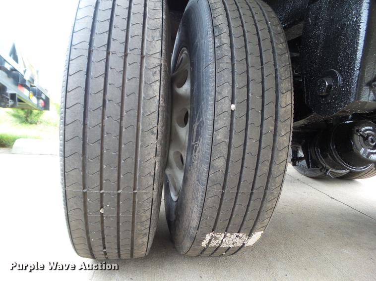 image for item L5716 2010 Wilson DWH-500 double hopper bottom grain trailer