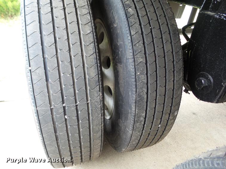 image for item L5716 2010 Wilson DWH-500 double hopper bottom grain trailer