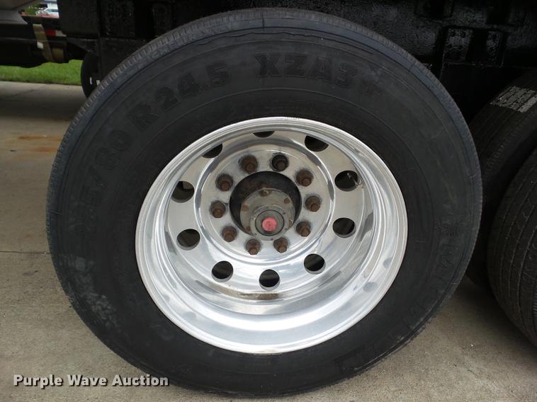 image for item L5716 2010 Wilson DWH-500 double hopper bottom grain trailer