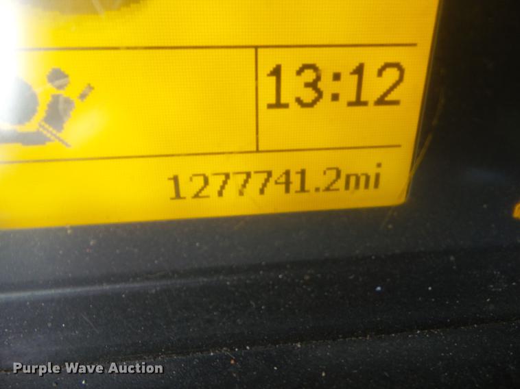 image for item L5719 2007 Volvo VNL semi truck