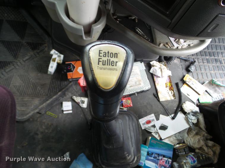 image for item L5719 2007 Volvo VNL semi truck