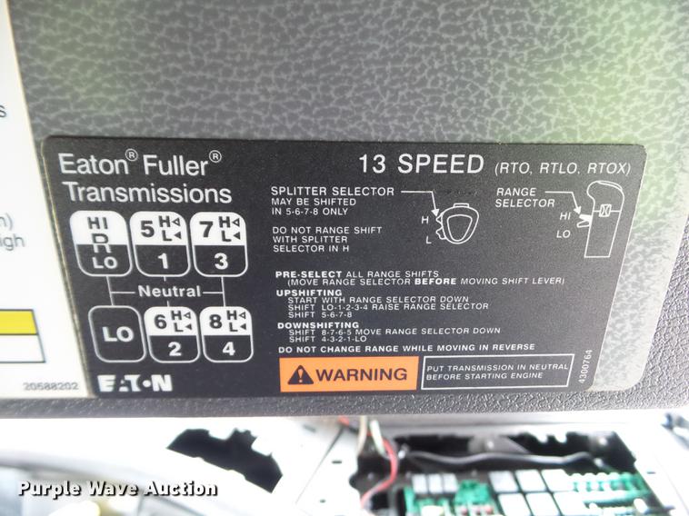 image for item L5719 2007 Volvo VNL semi truck