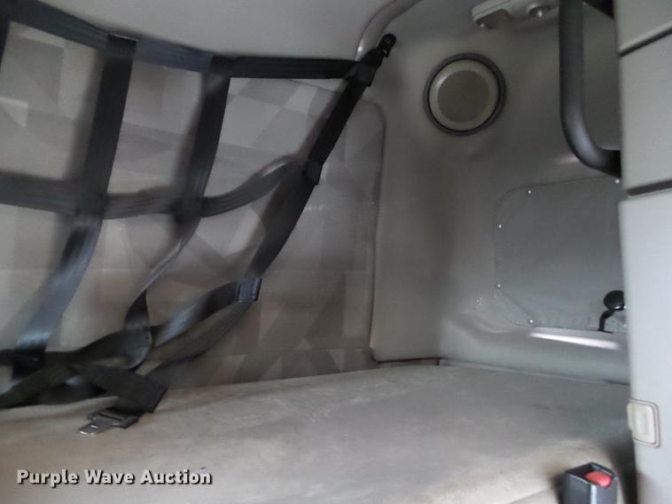 image for item L5719 2007 Volvo VNL semi truck