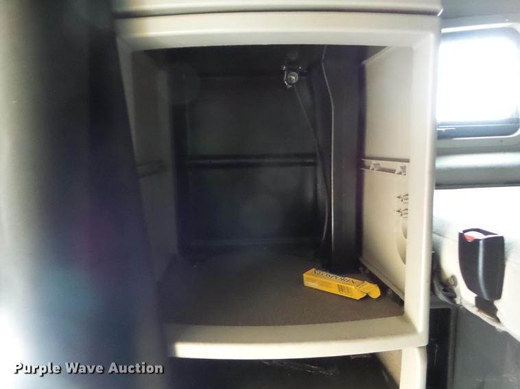 image for item L5719 2007 Volvo VNL semi truck