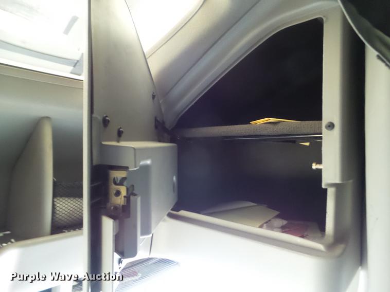 image for item L5719 2007 Volvo VNL semi truck