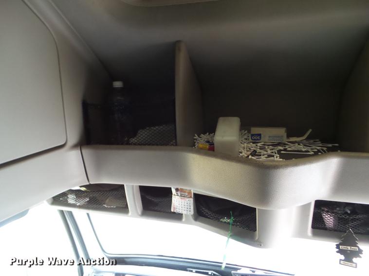 image for item L5719 2007 Volvo VNL semi truck