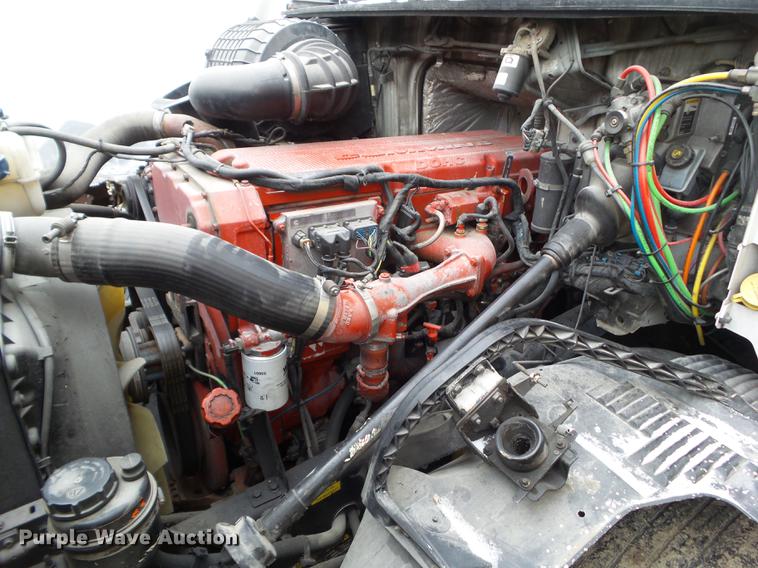 image for item L5719 2007 Volvo VNL semi truck