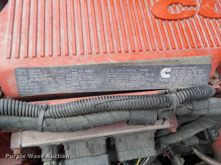 image for item L5719 2007 Volvo VNL semi truck