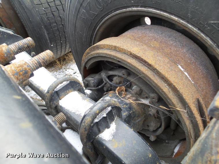 image for item L5719 2007 Volvo VNL semi truck