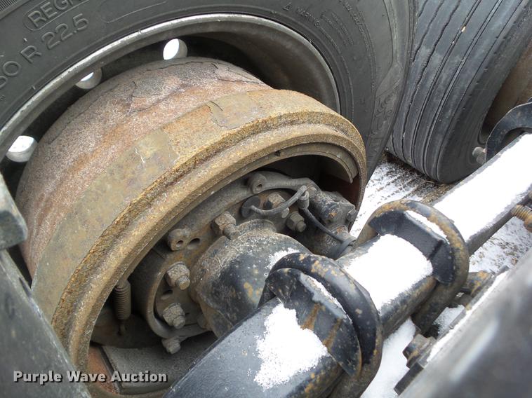 image for item L5719 2007 Volvo VNL semi truck