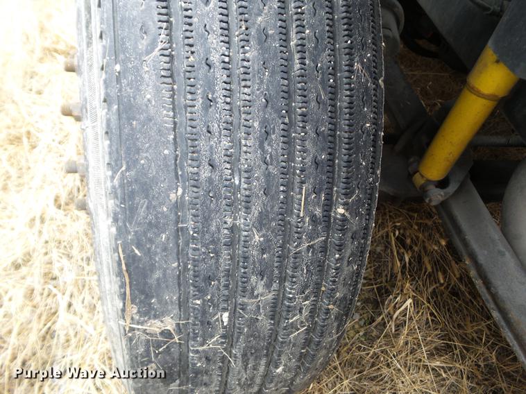 image for item L5719 2007 Volvo VNL semi truck