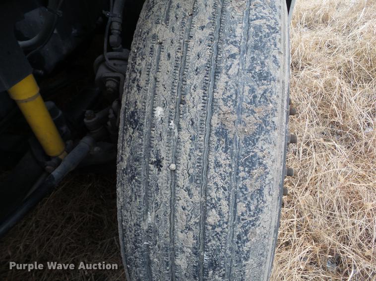 image for item L5719 2007 Volvo VNL semi truck