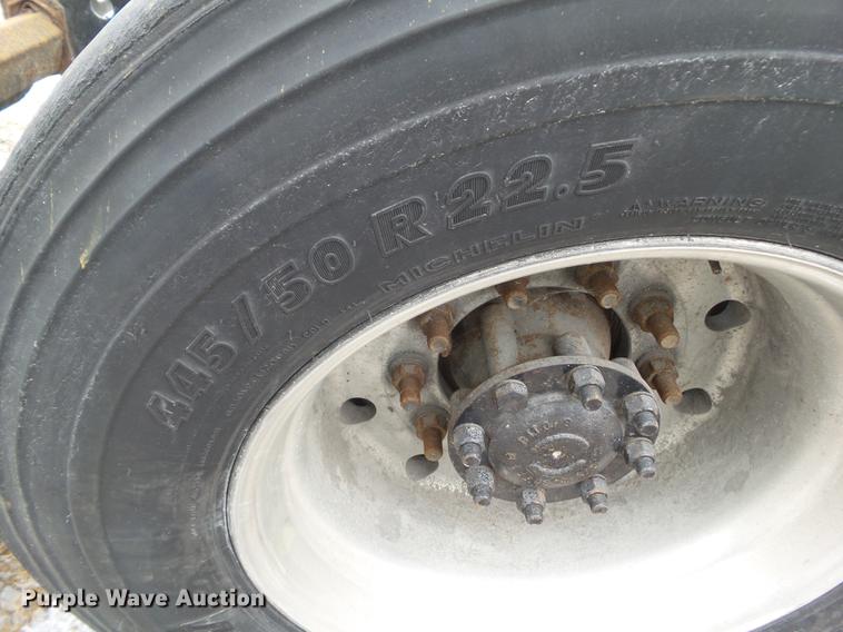 image for item L5719 2007 Volvo VNL semi truck