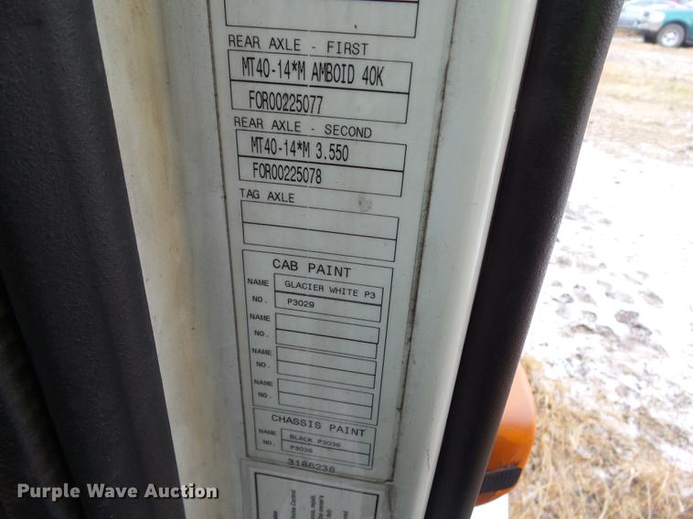 image for item L5719 2007 Volvo VNL semi truck