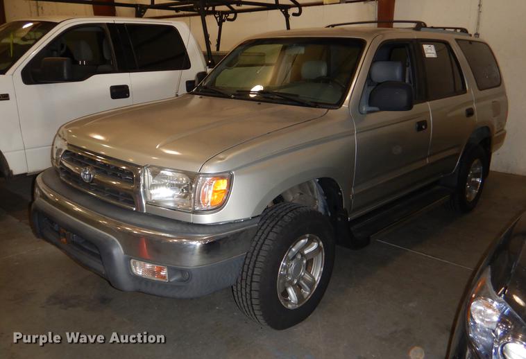 image for item DD8970 2000 Toyota 4Runner SUV