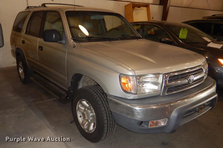 image for item DD8970 2000 Toyota 4Runner SUV