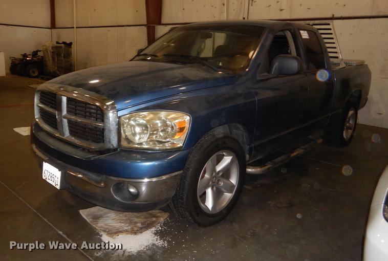 image for item DD8972 2003 Dodge Ram 1500 Quad Cab pickup truck