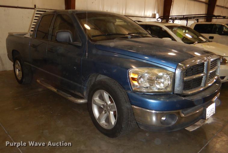 image for item DD8972 2003 Dodge Ram 1500 Quad Cab pickup truck