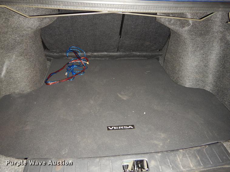 image for item DE1670 2014 Nissan Versa SL