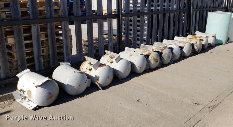 image for item AV9465 (14) tanks