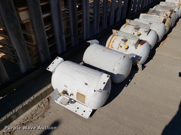 image for item AV9465 (14) tanks